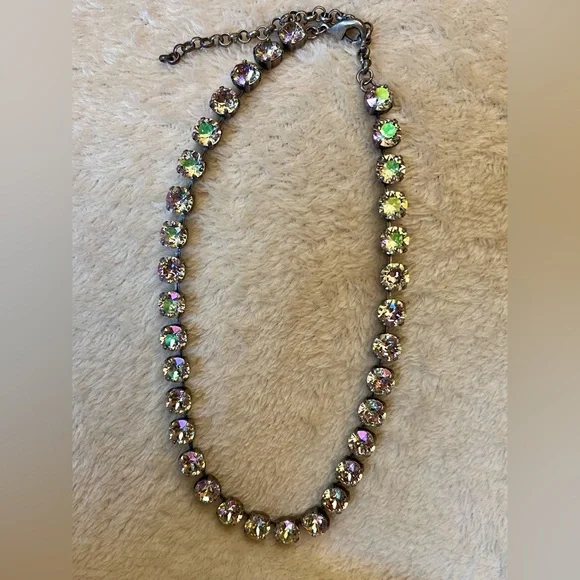 Elegant Silver and Crystal Necklace - Picture 2 of 2